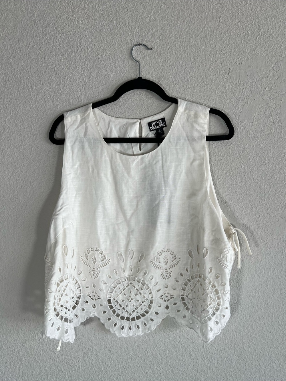 NWT Future Collective Women’s XL White Eyelet Side Tie Scallop Tank Top